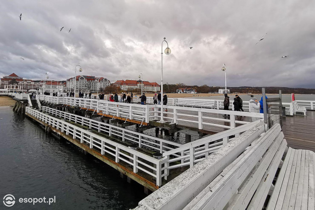 Sopot: Pogoda nie odstraszyła spacerowiczów w kolejny listopadowy weekend [FOTO]