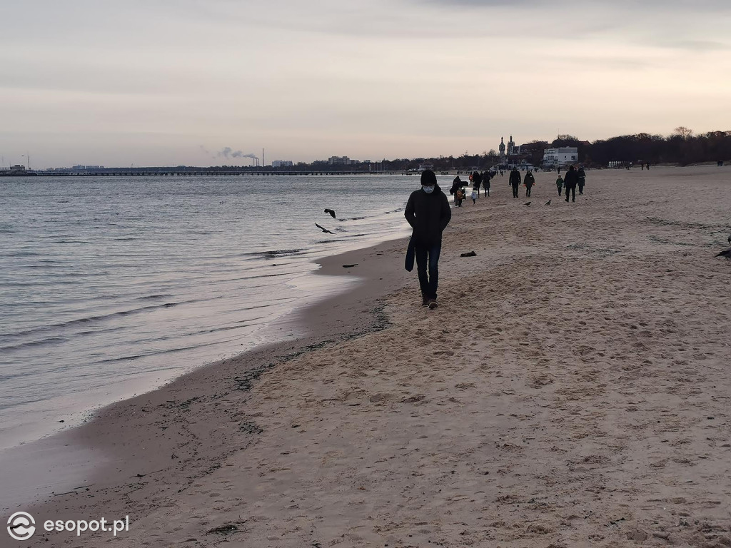 Sopot: Pogoda nie odstraszyła spacerowiczów w kolejny listopadowy weekend [FOTO]