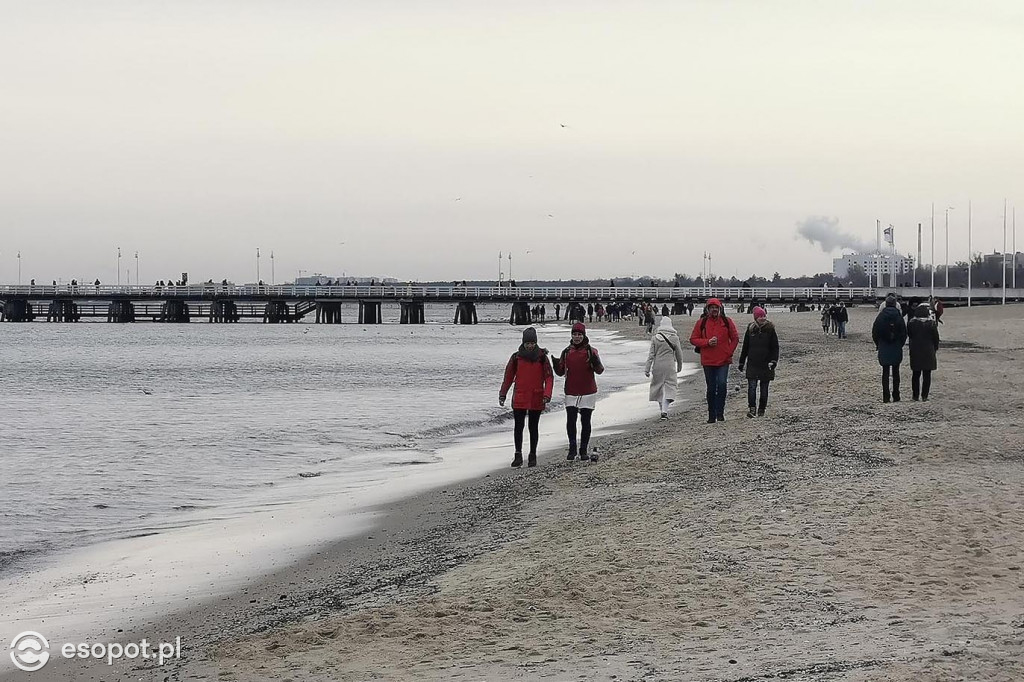 Sopot: Pogoda nie odstraszyła spacerowiczów w kolejny listopadowy weekend [FOTO]
