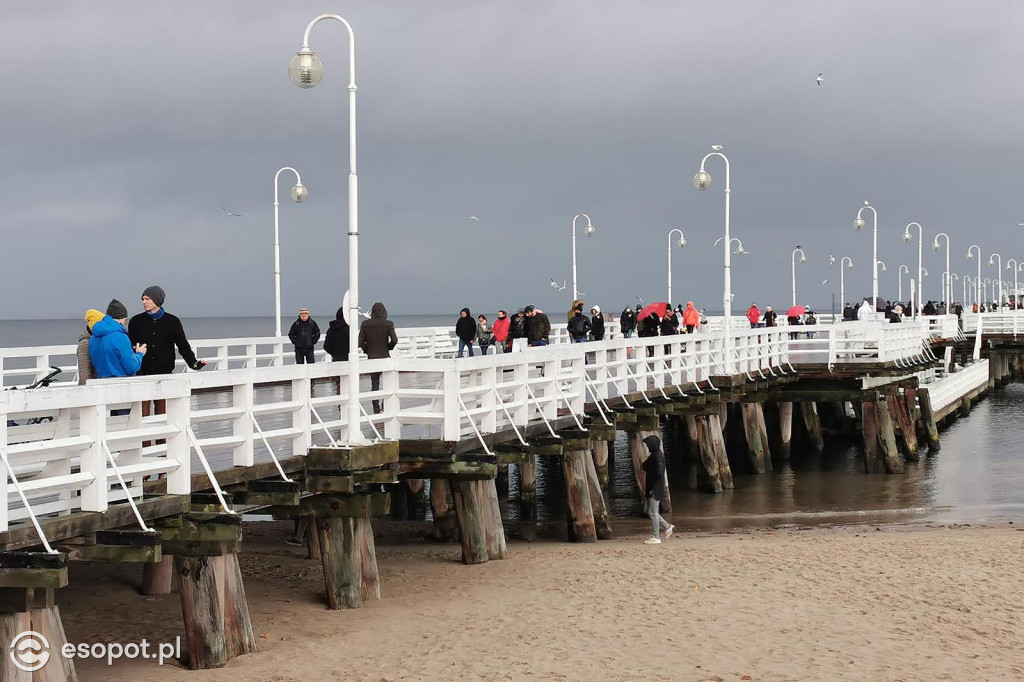 Sopot: Pogoda nie odstraszyła spacerowiczów w kolejny listopadowy weekend [FOTO]