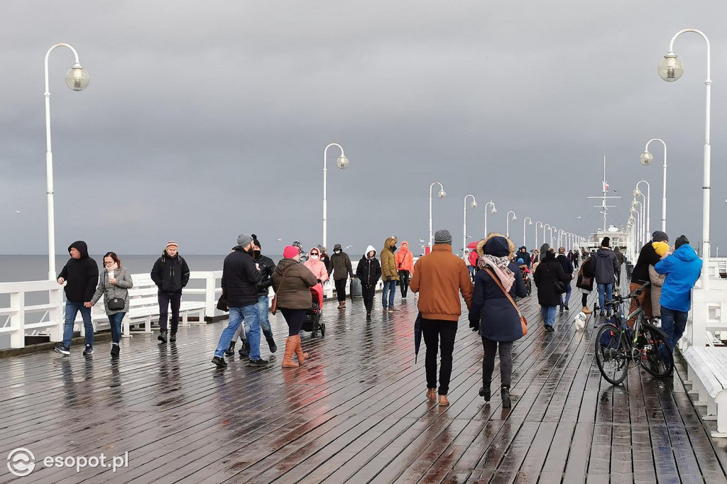 Sopot: Pogoda nie odstraszyła spacerowiczów w kolejny listopadowy weekend [FOTO]