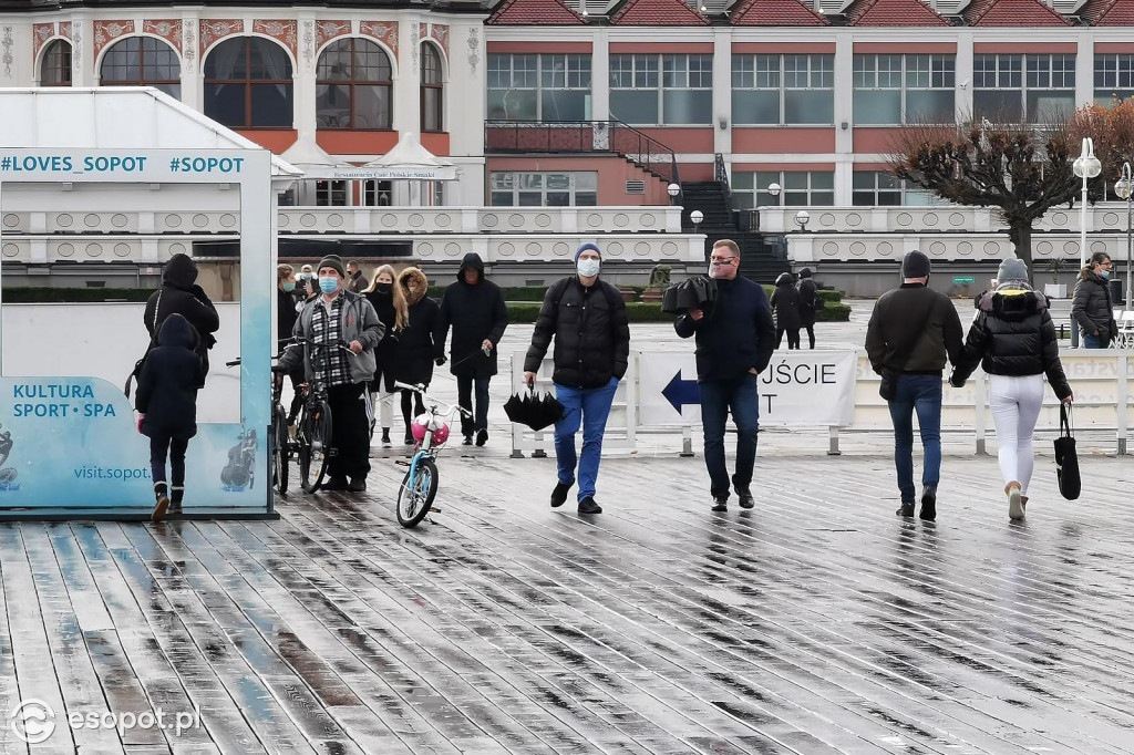 Sopot: Pogoda nie odstraszyła spacerowiczów w kolejny listopadowy weekend [FOTO]