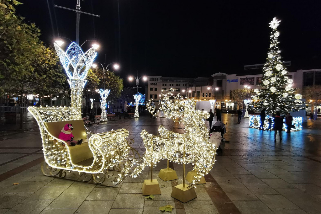 Sopot: Zabłysła choinka i kolorowe dekoracje świąteczne [FOTO]