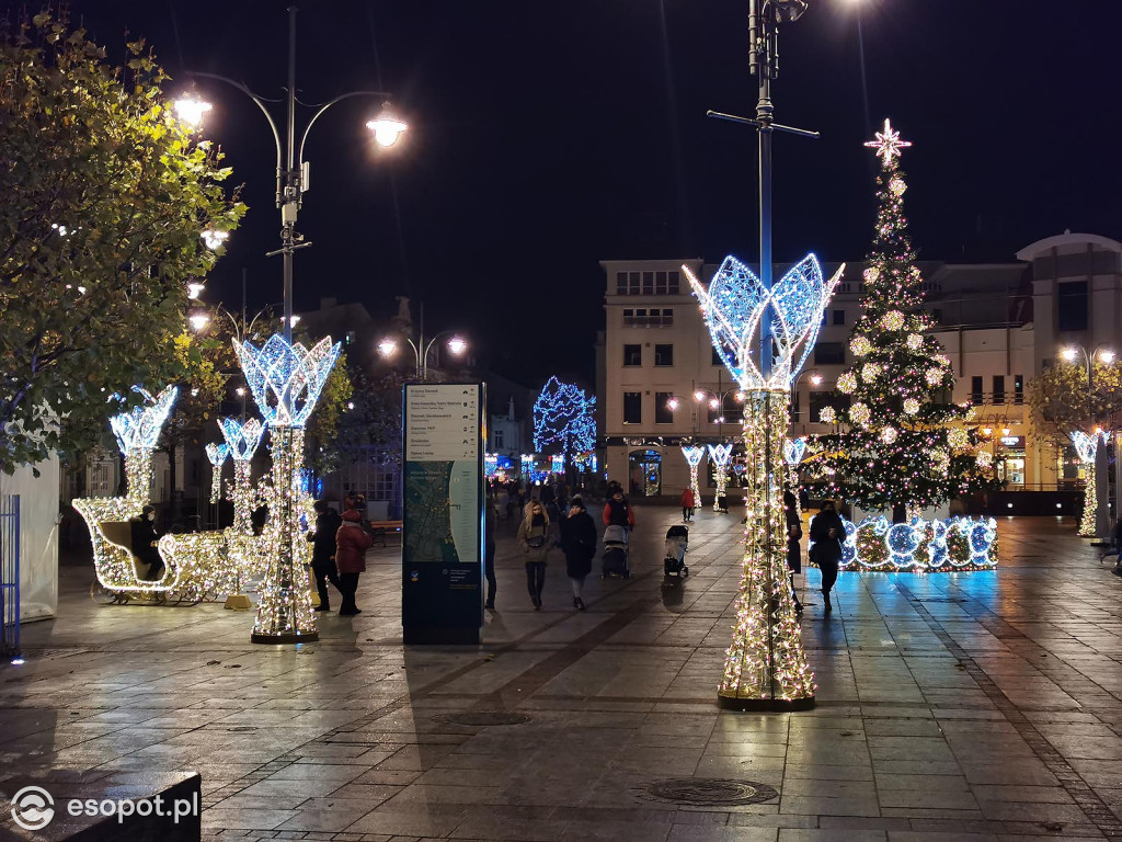 Sopot: Zabłysła choinka i kolorowe dekoracje świąteczne [FOTO]