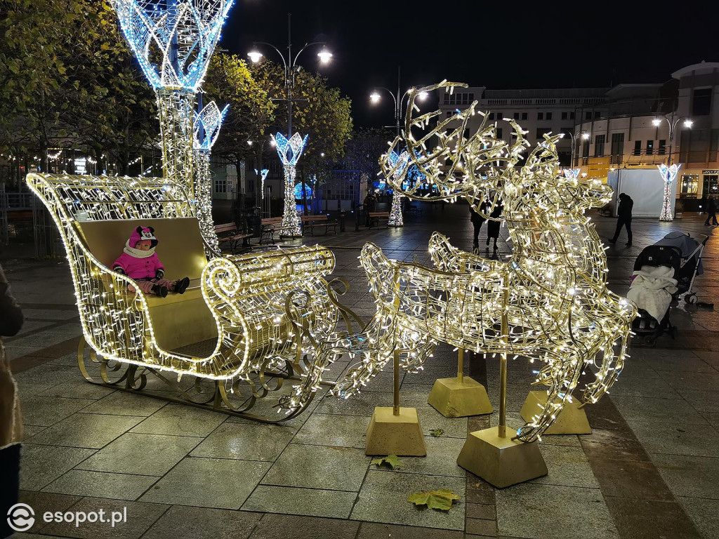 Sopot: Zabłysła choinka i kolorowe dekoracje świąteczne [FOTO]