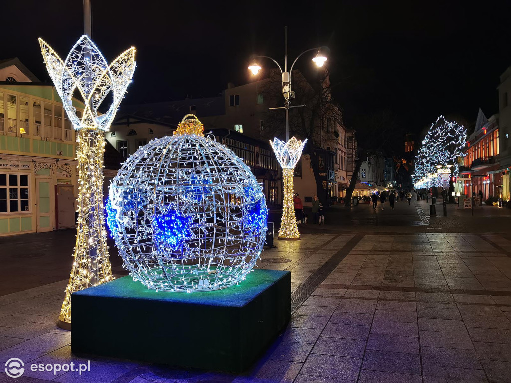 Sopot: Zabłysła choinka i kolorowe dekoracje świąteczne [FOTO]