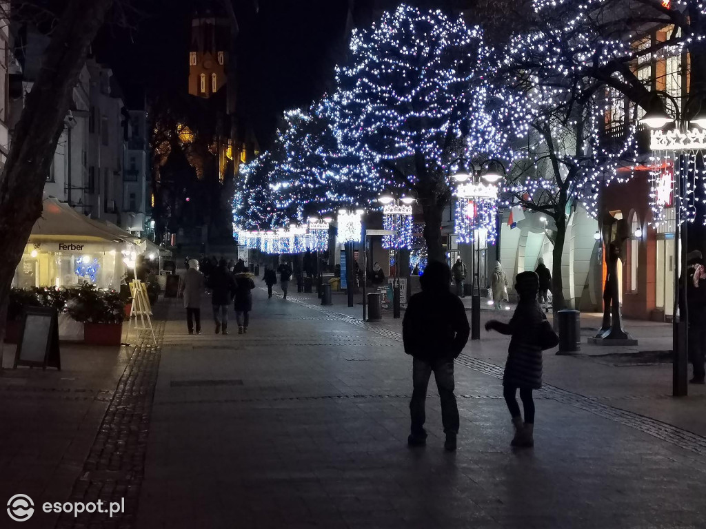 Sopot: Zabłysła choinka i kolorowe dekoracje świąteczne [FOTO]