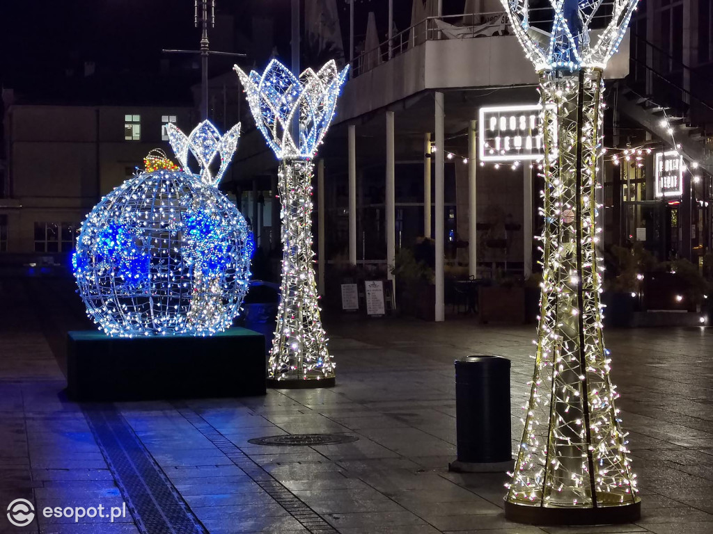 Sopot: Zabłysła choinka i kolorowe dekoracje świąteczne [FOTO]