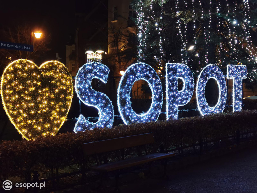 Sopot: Zabłysła choinka i kolorowe dekoracje świąteczne [FOTO]