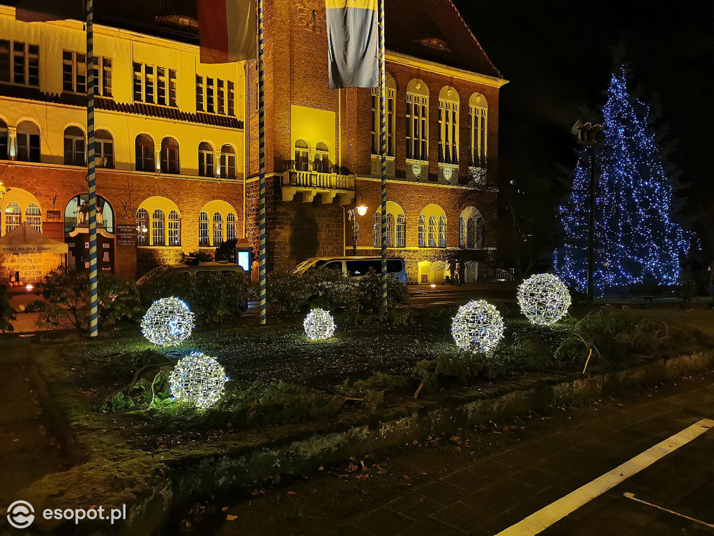 Sopot: Zabłysła choinka i kolorowe dekoracje świąteczne [FOTO]