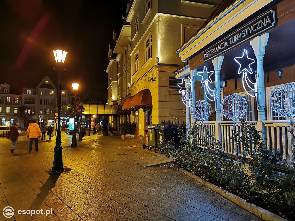 Sopot: Zabłysła choinka i kolorowe dekoracje świąteczne [FOTO]