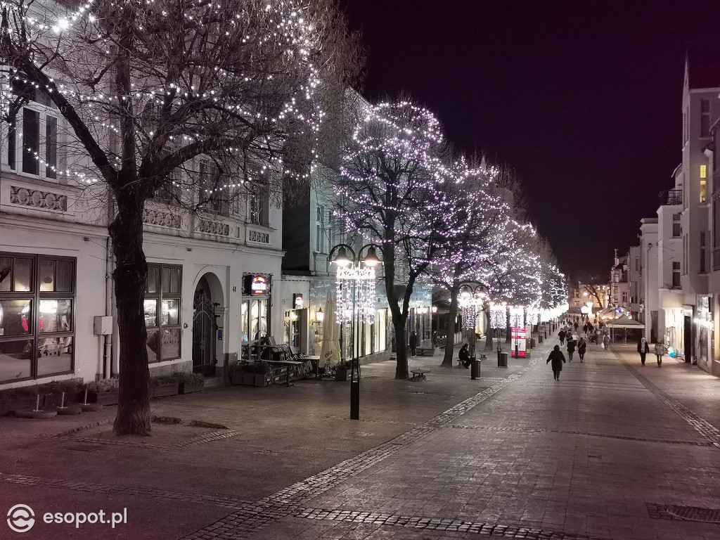 Sopot: Zabłysła choinka i kolorowe dekoracje świąteczne [FOTO]