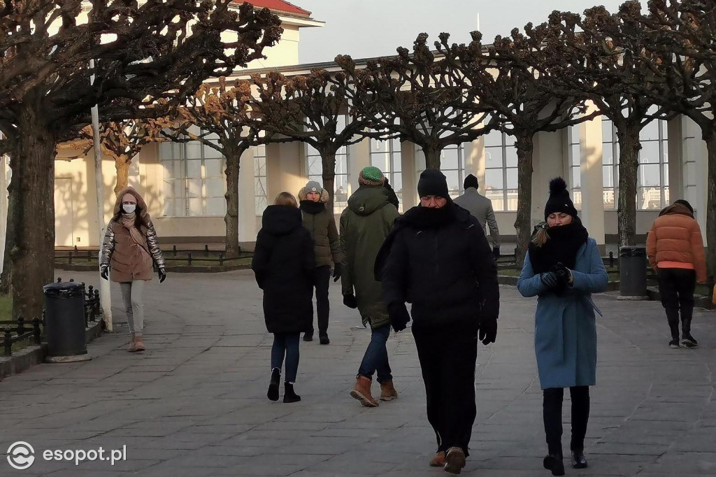 Sopot: Wiele osób wybrało spacer zamiast zakupów w ostatni przedświąteczny weekend [FOTO]