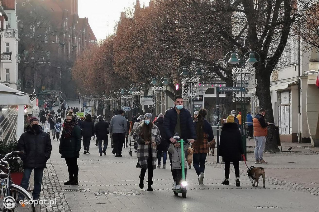 Sopot: Wiele osób wybrało spacer zamiast zakupów w ostatni przedświąteczny weekend [FOTO]