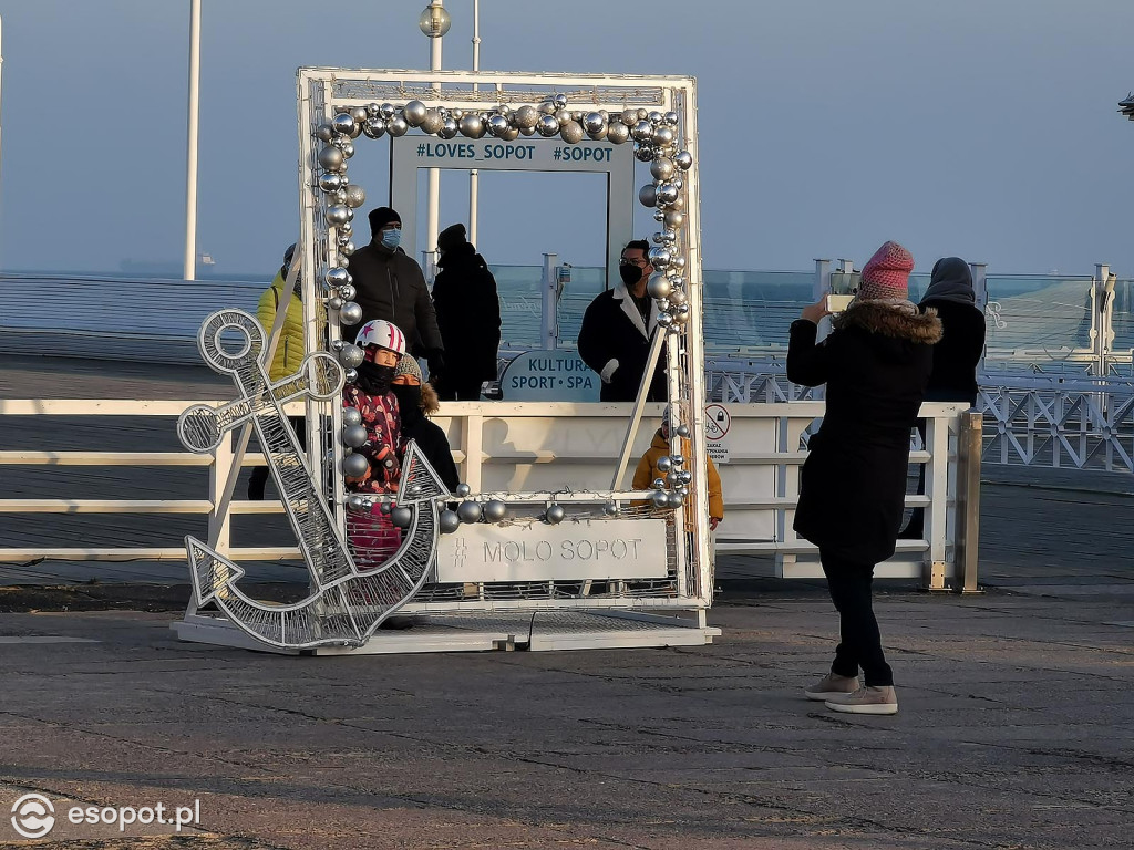 Sopot: Wiele osób wybrało spacer zamiast zakupów w ostatni przedświąteczny weekend [FOTO]