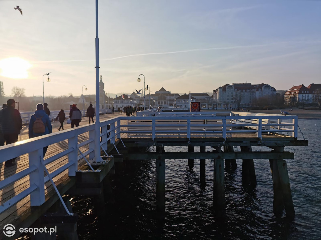 Sopot: Wiele osób wybrało spacer zamiast zakupów w ostatni przedświąteczny weekend [FOTO]