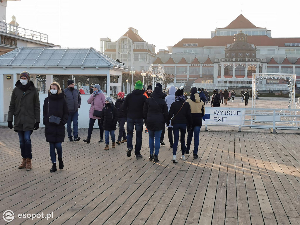 Sopot: Wiele osób wybrało spacer zamiast zakupów w ostatni przedświąteczny weekend [FOTO]