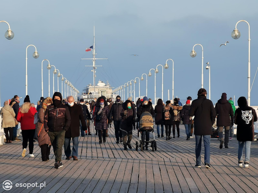 Sopot: Wiele osób wybrało spacer zamiast zakupów w ostatni przedświąteczny weekend [FOTO]