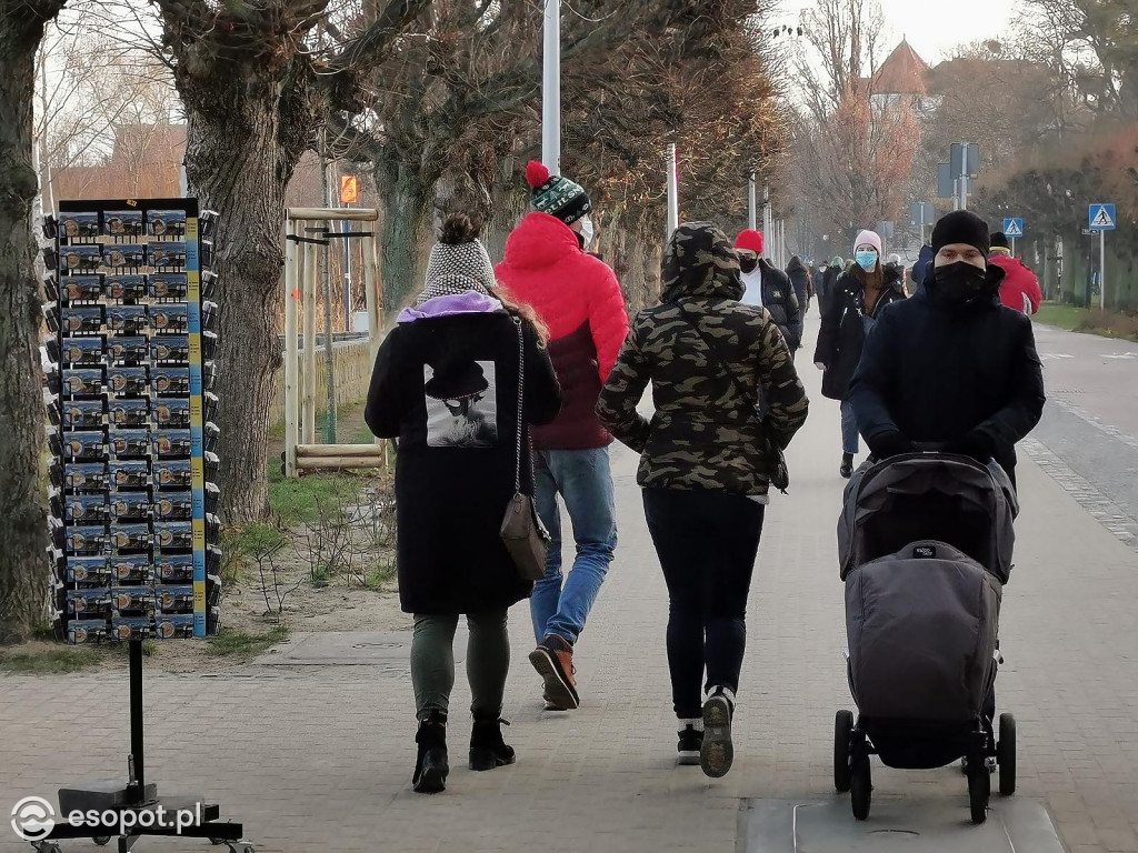 Sopot: Wiele osób wybrało spacer zamiast zakupów w ostatni przedświąteczny weekend [FOTO]