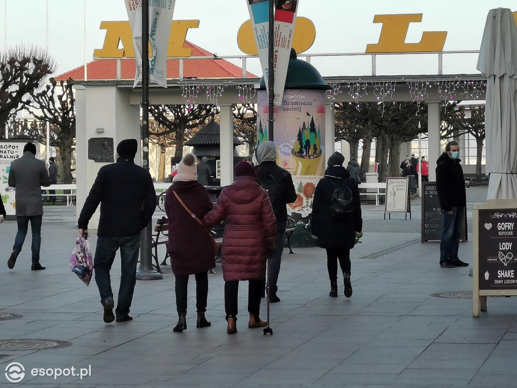 Sopot: Wiele osób wybrało spacer zamiast zakupów w ostatni przedświąteczny weekend [FOTO]