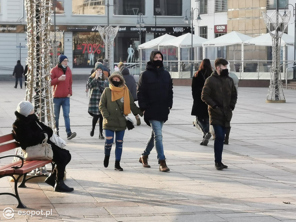 Sopot: Wiele osób wybrało spacer zamiast zakupów w ostatni przedświąteczny weekend [FOTO]