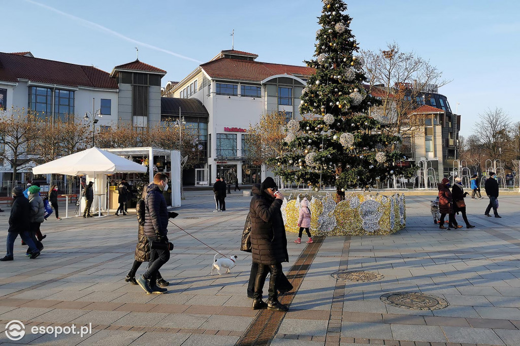 Sopot: Wiele osób wybrało spacer zamiast zakupów w ostatni przedświąteczny weekend [FOTO]