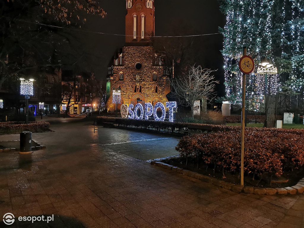 Sylwester Sopot 2020 - opustoszałe miasto wita Nowy Rok [FOTO]