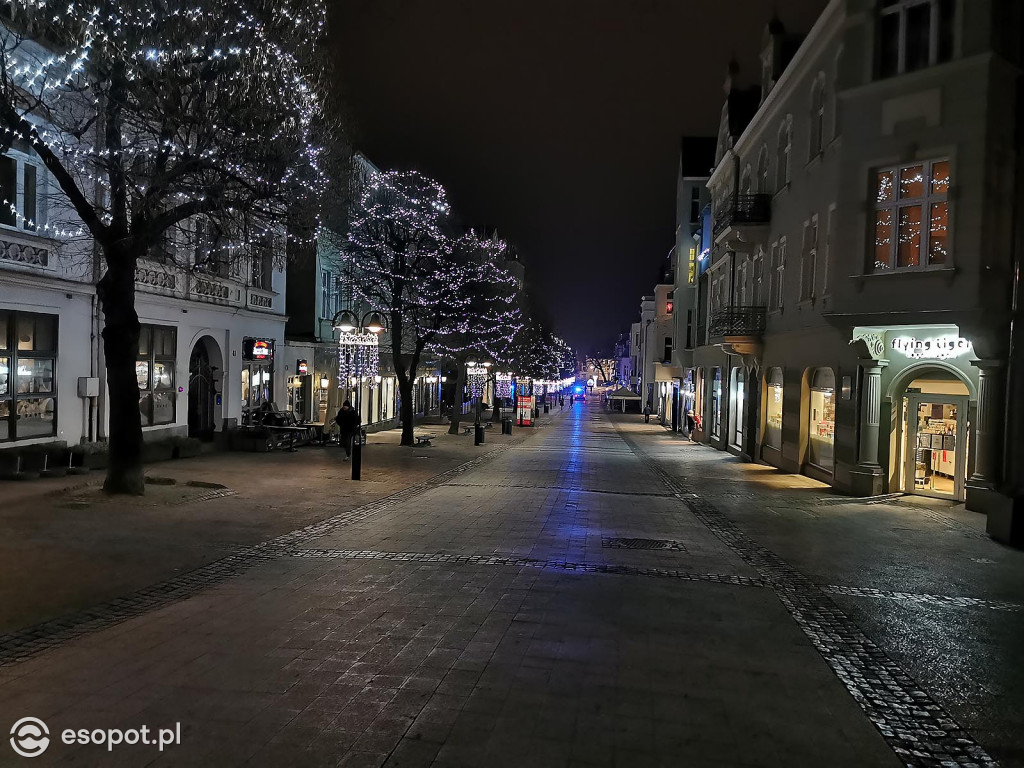 Sylwester Sopot 2020 - opustoszałe miasto wita Nowy Rok [FOTO]