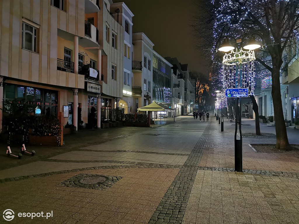 Sylwester Sopot 2020 - opustoszałe miasto wita Nowy Rok [FOTO]