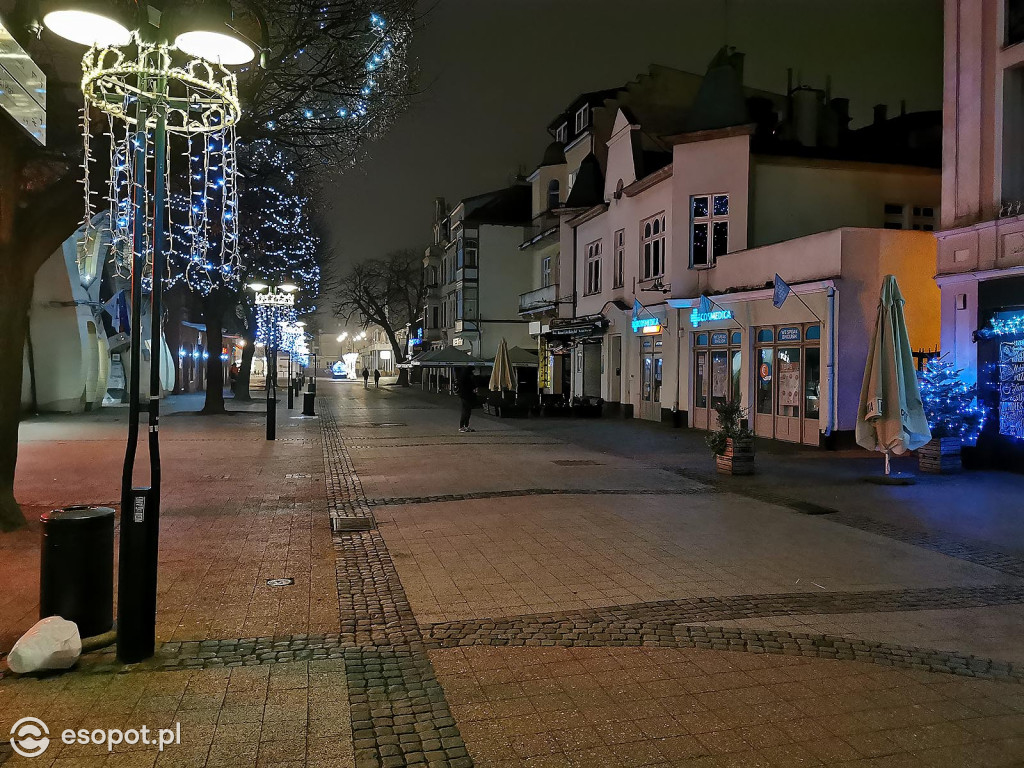 Sylwester Sopot 2020 - opustoszałe miasto wita Nowy Rok [FOTO]