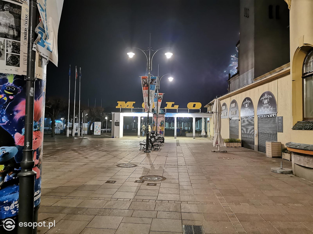 Sylwester Sopot 2020 - opustoszałe miasto wita Nowy Rok [FOTO]