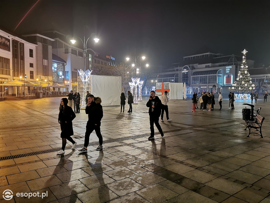 Sylwester Sopot 2020 - opustoszałe miasto wita Nowy Rok [FOTO]
