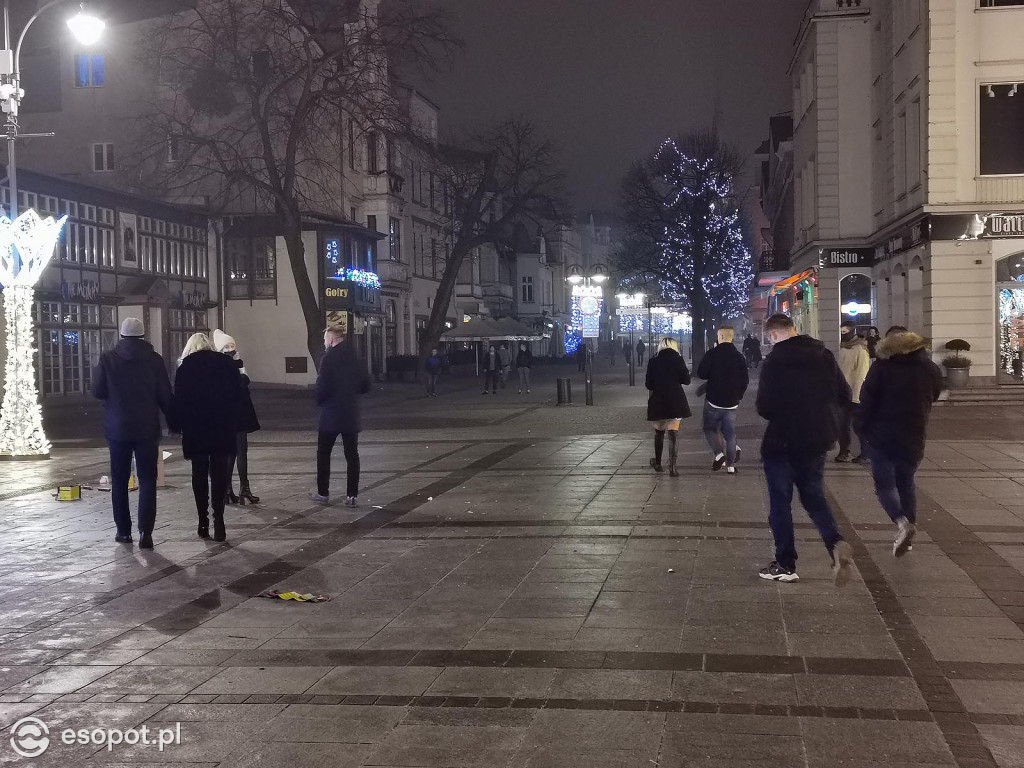 Sylwester Sopot 2020 - opustoszałe miasto wita Nowy Rok [FOTO]