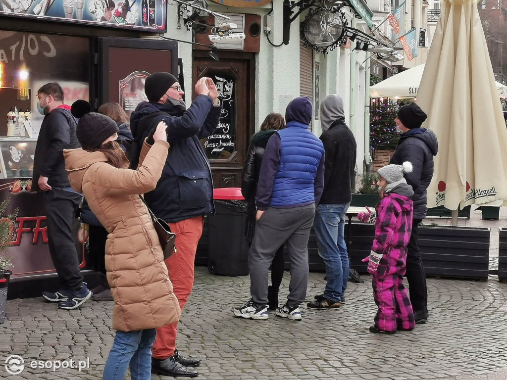 Sopot: Tłumy jak w sezonie w pierwszą sobotę Nowego Roku 01.2021 [FOTO]