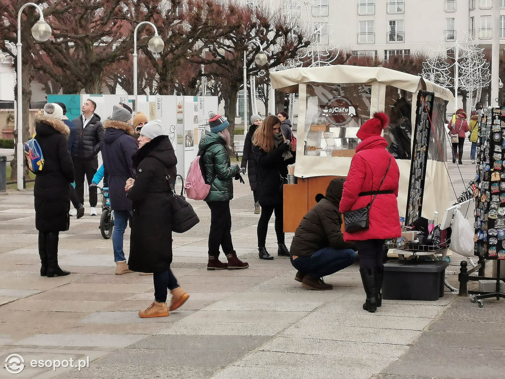 Sopot: Tłumy jak w sezonie w pierwszą sobotę Nowego Roku 01.2021 [FOTO]