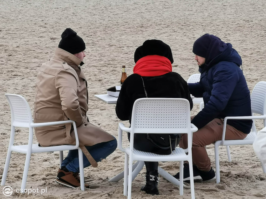 Sopot: Tłumy jak w sezonie w pierwszą sobotę Nowego Roku 01.2021 [FOTO]
