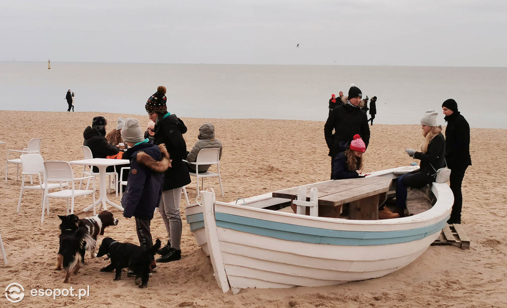 Sopot: Tłumy jak w sezonie w pierwszą sobotę Nowego Roku 01.2021 [FOTO]