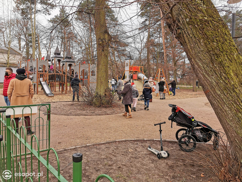 Sopot: Tłumy jak w sezonie w pierwszą sobotę Nowego Roku 01.2021 [FOTO]