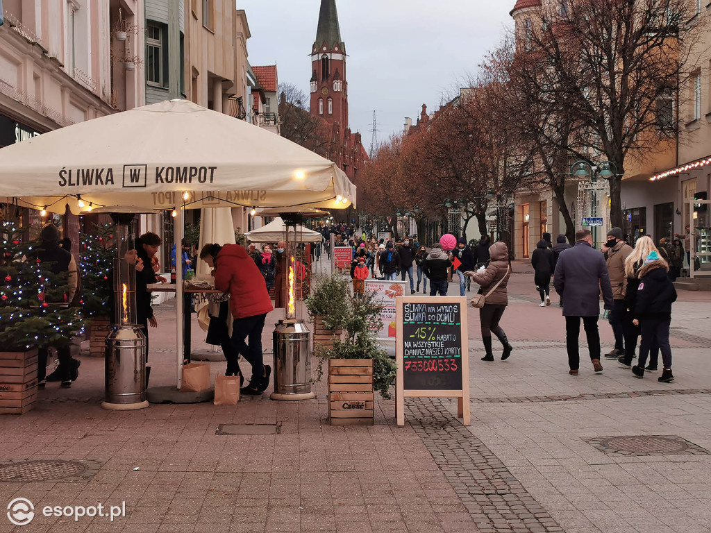 Sopot: Tłumy jak w sezonie w pierwszą sobotę Nowego Roku 01.2021 [FOTO]