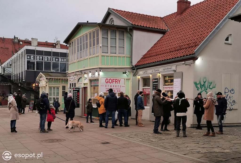 Sopot: Tłumy jak w sezonie w pierwszą sobotę Nowego Roku 01.2021 [FOTO]
