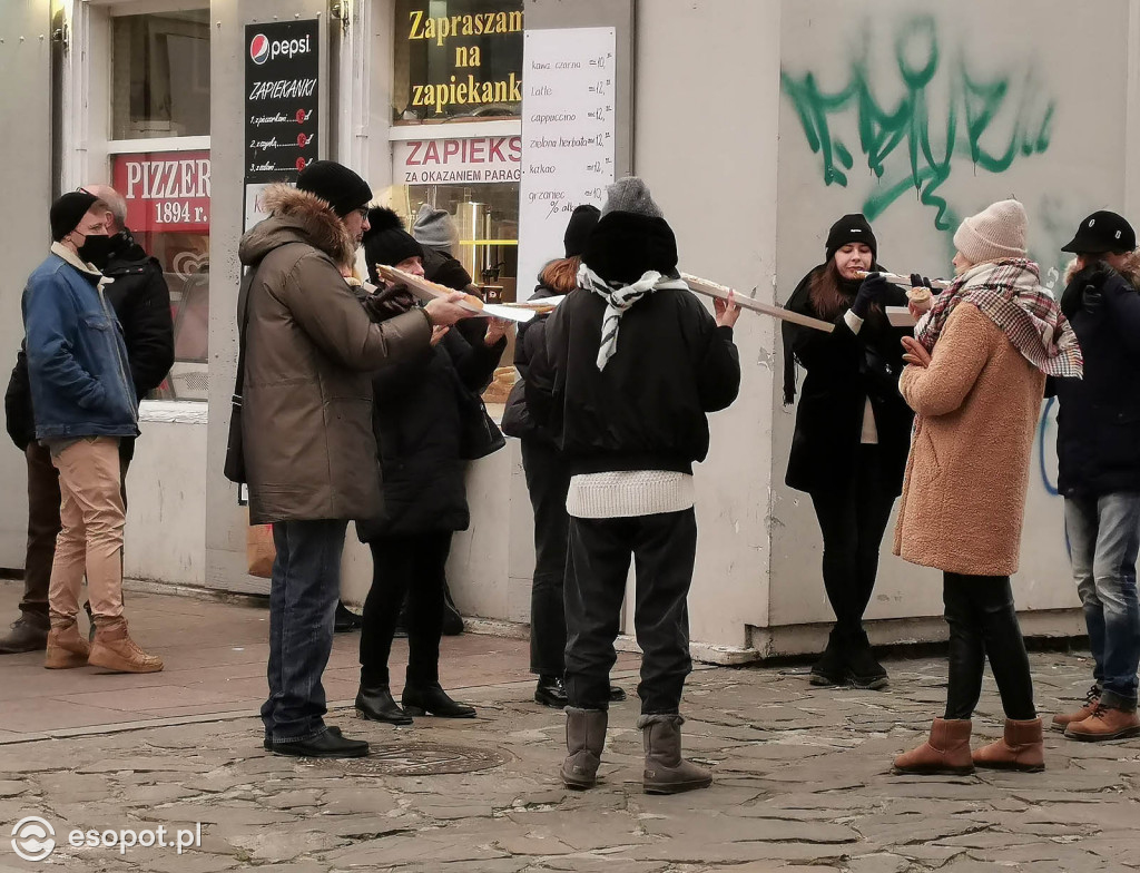 Sopot: Tłumy jak w sezonie w pierwszą sobotę Nowego Roku 01.2021 [FOTO]