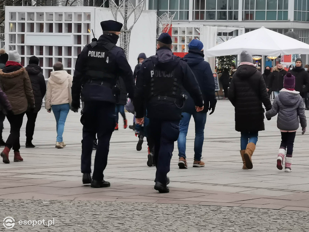 Sopot: Tłumy jak w sezonie w pierwszą sobotę Nowego Roku 01.2021 [FOTO]