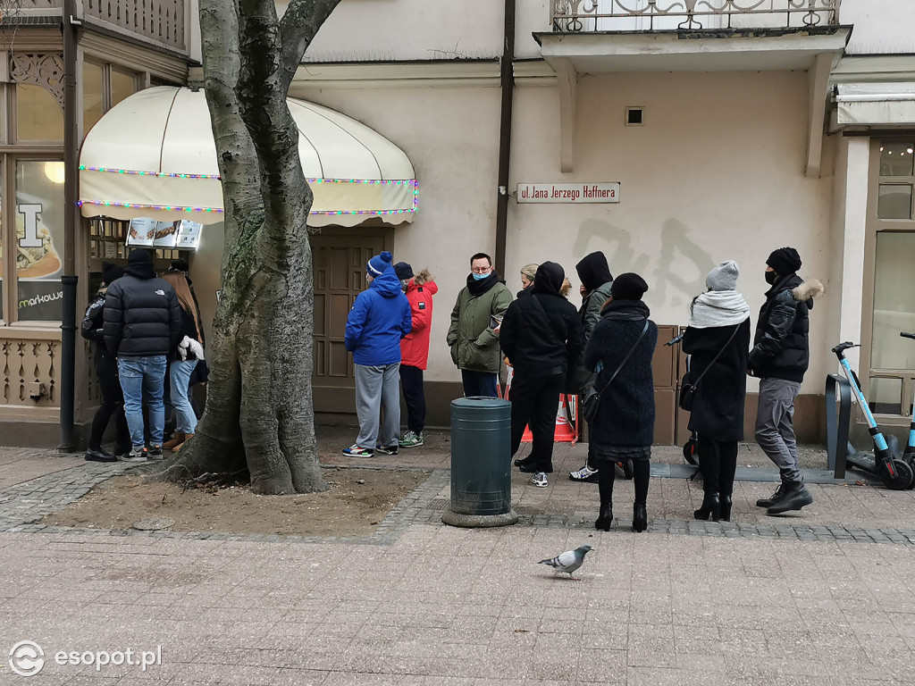 Sopot: Tłumy jak w sezonie w pierwszą sobotę Nowego Roku 01.2021 [FOTO]
