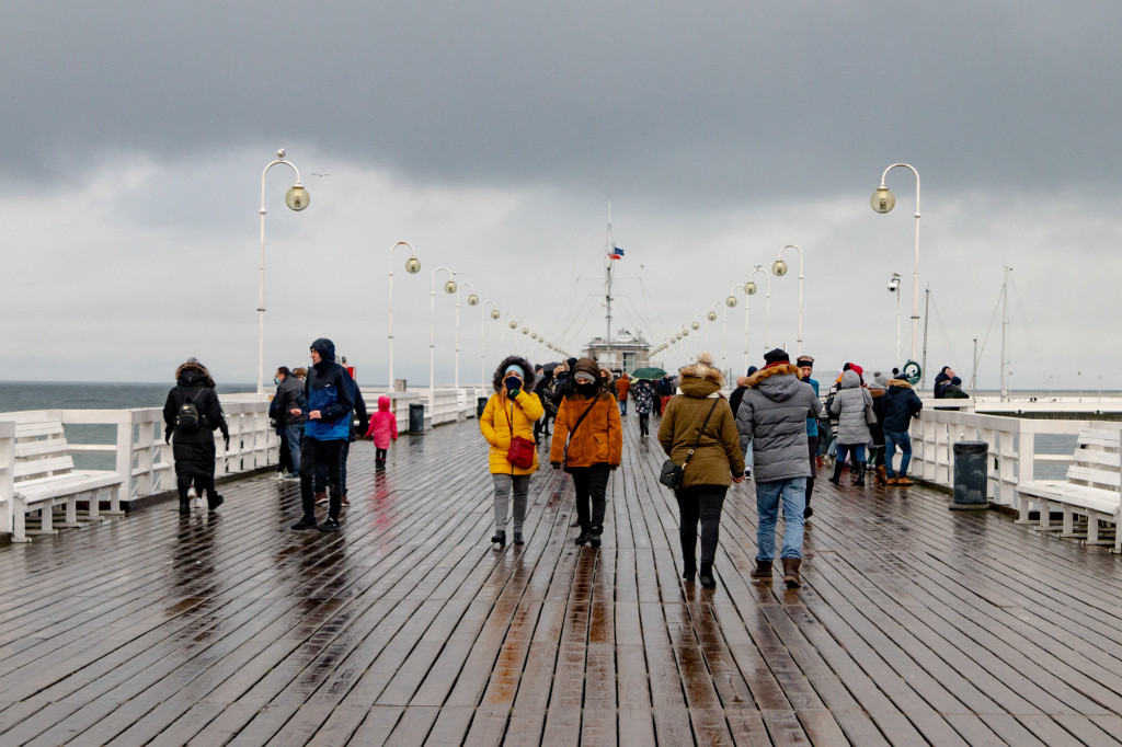 Sopot: deszcz nie odstraszył spacerowiczów w pierwszy weekend ferii [FOTO]