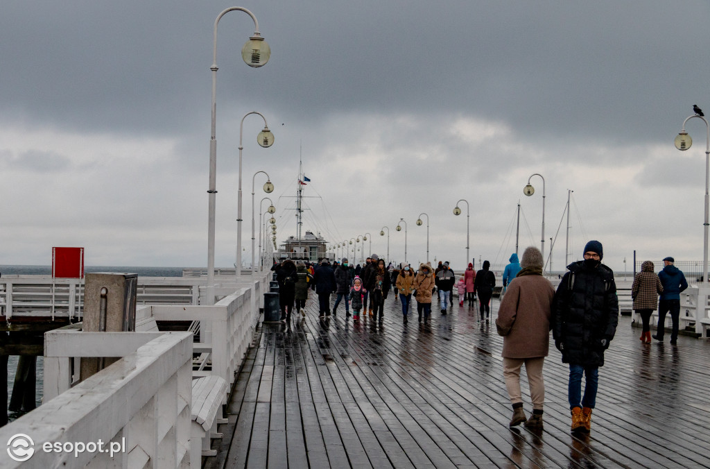 Sopot: deszcz nie odstraszył spacerowiczów w pierwszy weekend ferii [FOTO]
