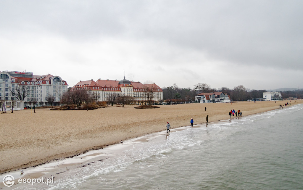 Sopot: deszcz nie odstraszył spacerowiczów w pierwszy weekend ferii [FOTO]