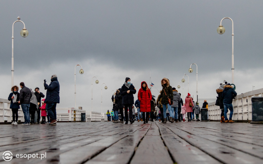 Sopot: deszcz nie odstraszył spacerowiczów w pierwszy weekend ferii [FOTO]