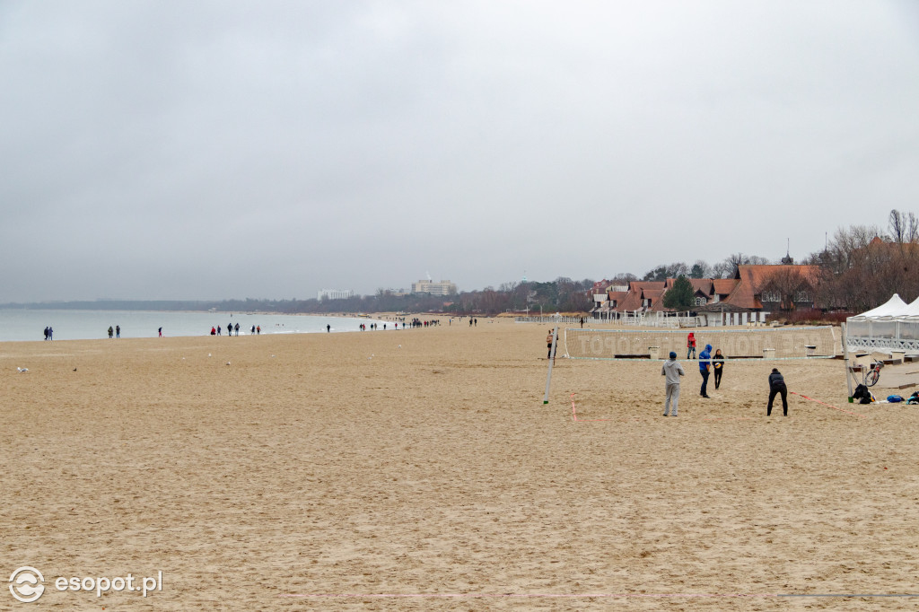 Sopot: deszcz nie odstraszył spacerowiczów w pierwszy weekend ferii [FOTO]