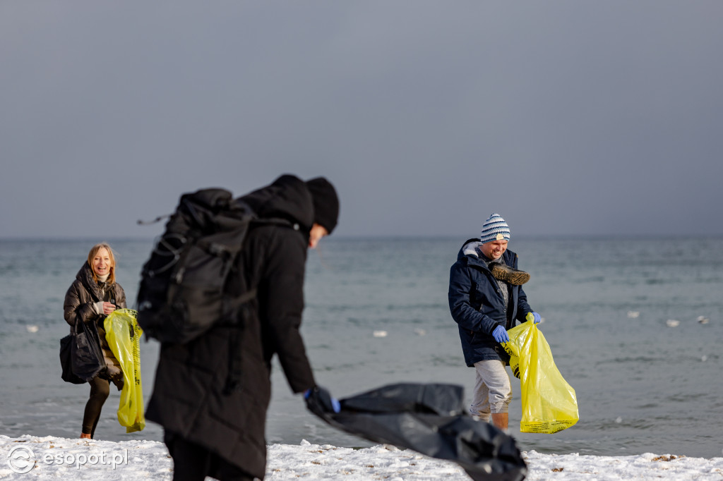 Śmieciospacer, czyli sprzątanie sopockiej plaży: Apartamenty Bema 4 w akcji