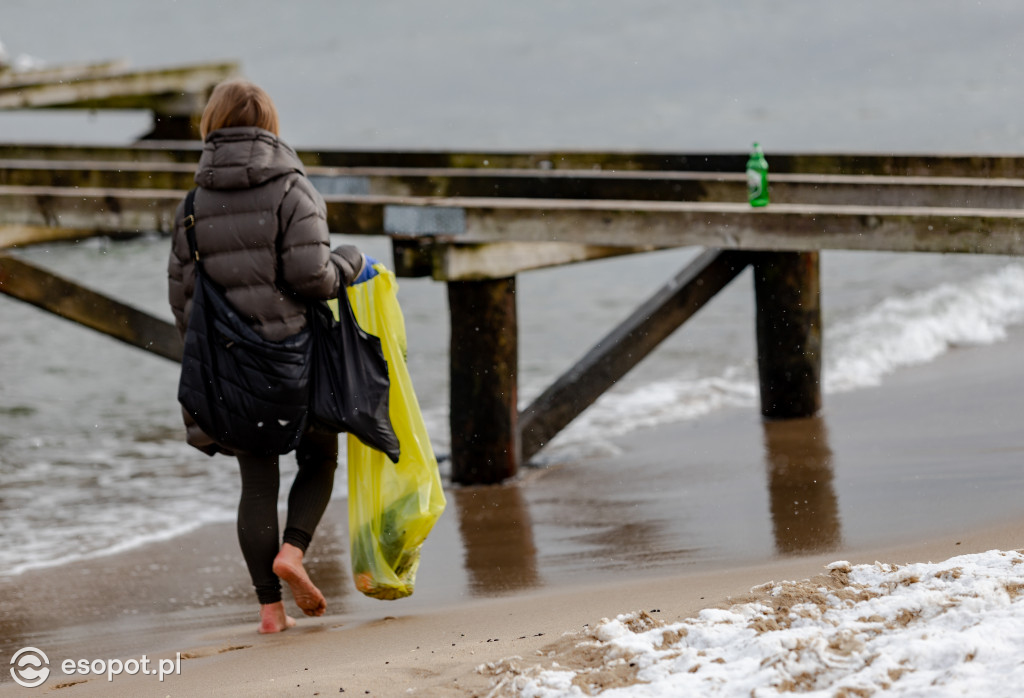 Śmieciospacer, czyli sprzątanie sopockiej plaży: Apartamenty Bema 4 w akcji